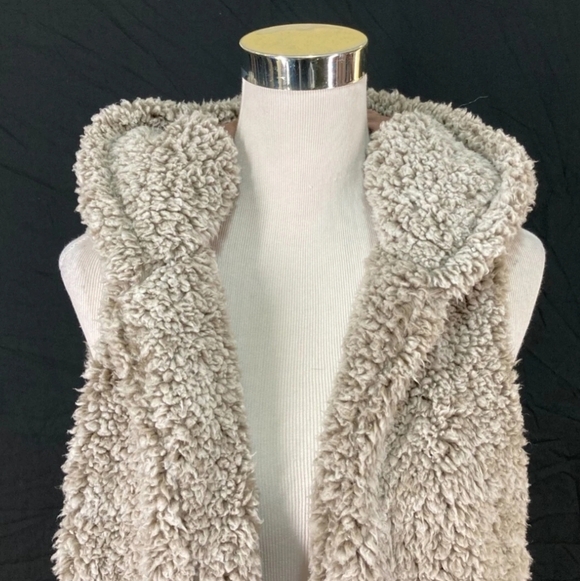 Altar'd State Hooded Vest Sz S Soft Faux Fur Fleece Open Front Brown Small - Picture 3 of 8